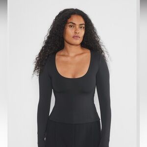 Aritzia Contour Scoopneck Long Sleeve